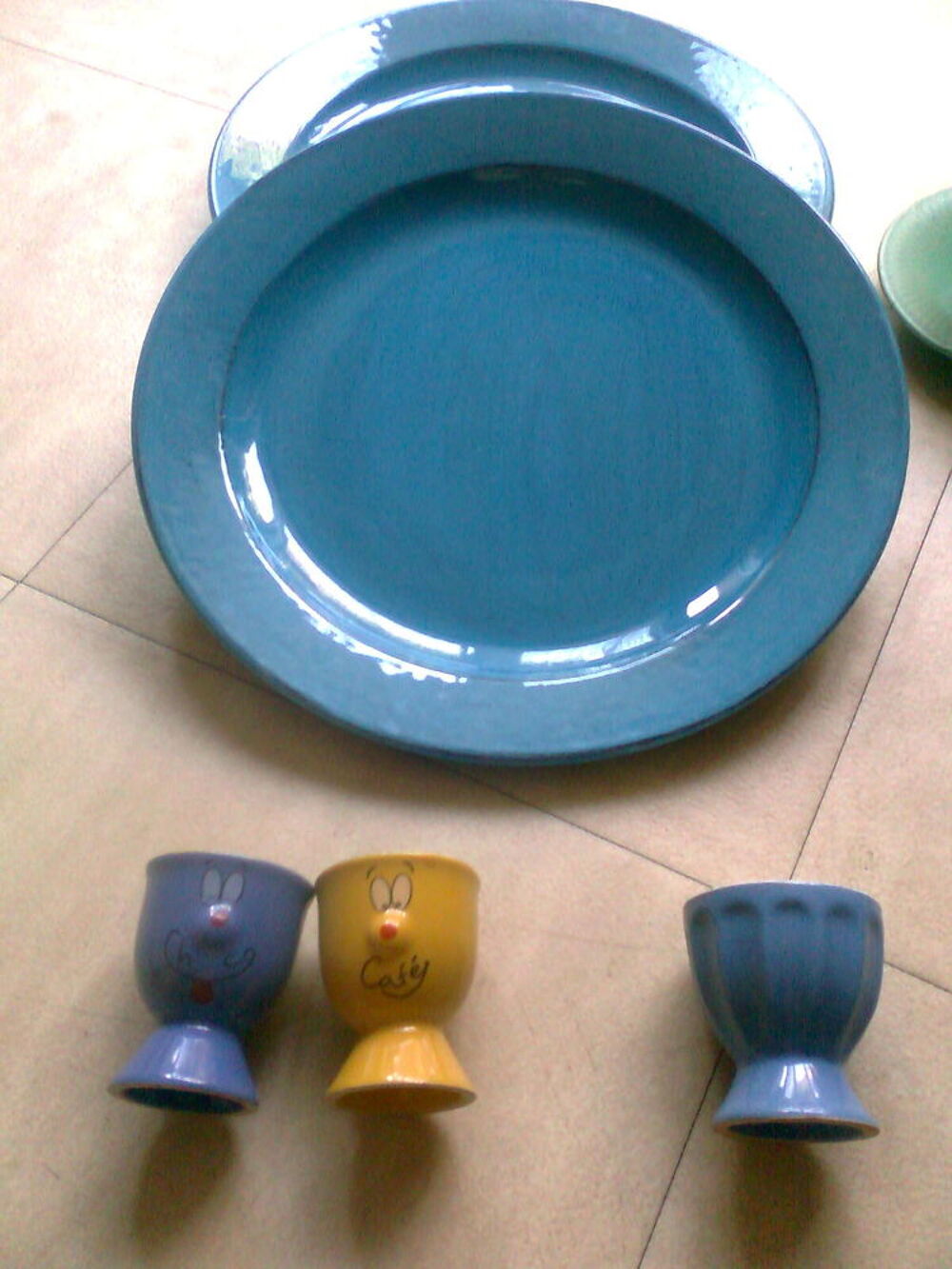 assiettes, tasses, soucoupes color&eacute;es - zoe Cuisine