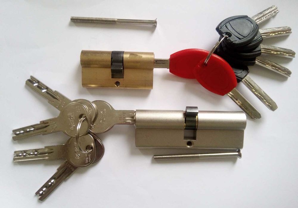 Cylindre de s&eacute;curit&eacute; porte neuf 90 mm et 60 mm avec cl&eacute;s. Sur Amiens Rivery. 10 € pi&egrave;ce. 0780351037 Bricolage