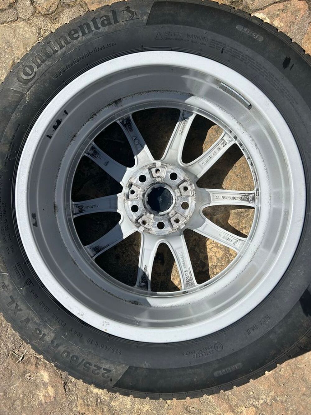 Pneu voiture - roue  occasion 01480 Jassans-Riottier