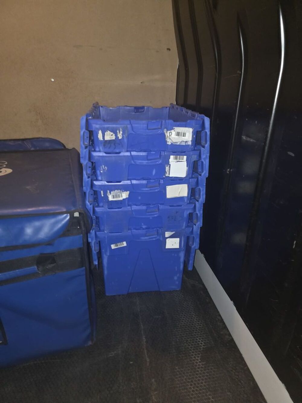   Bacs plastiques logistiques professionnels emboîtables 