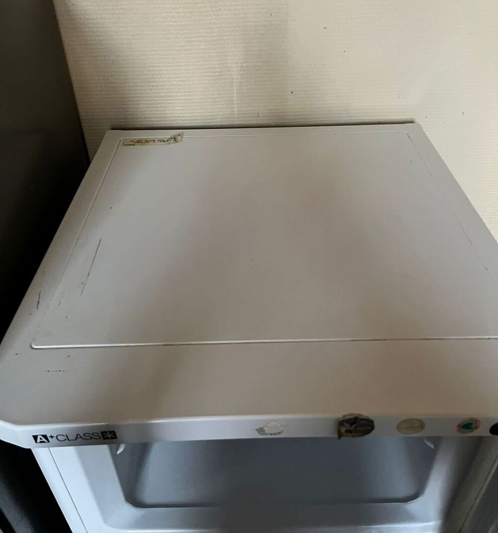 R&eacute;frig&eacute;rateur Indesit RAA29 Electroménager