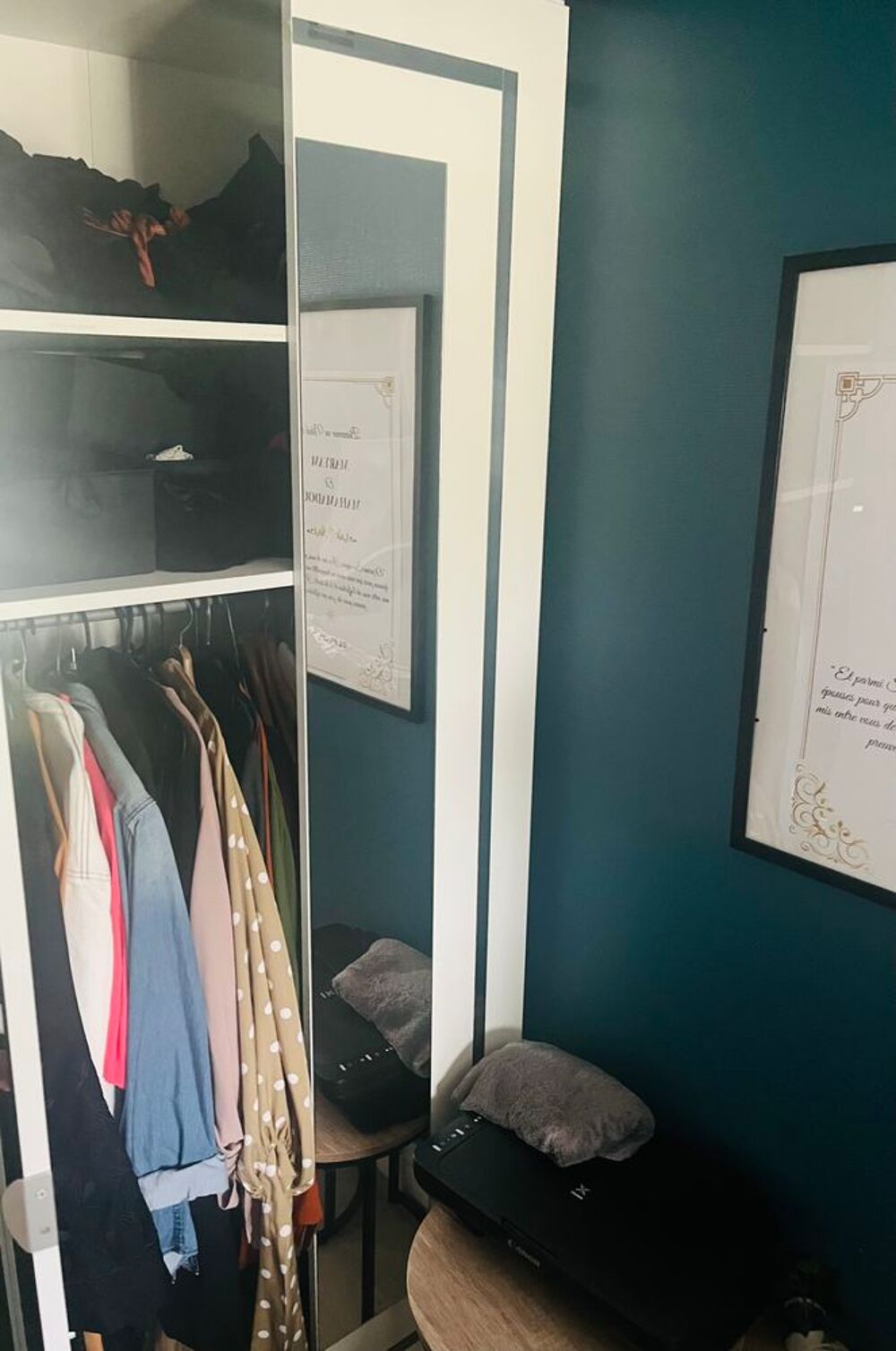 Armoire blanche avec miroirs en tr&egrave;s bon &eacute;tat 150 euro Meubles