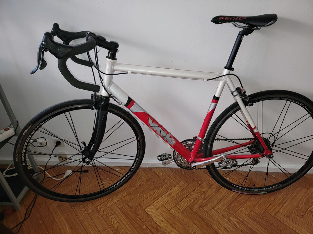 V&eacute;lo course V�los