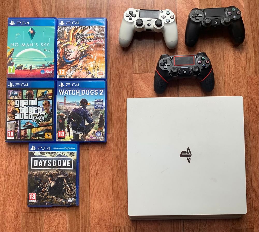 Console PS4 Pro 1To + 3 manettes + 5 jeux Consoles et jeux vidéos