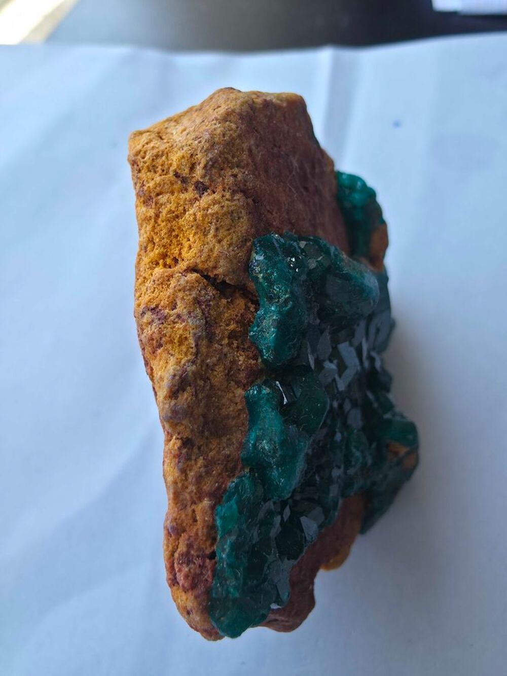 Min&eacute;ral de Collection : Superbe Dioptase sur Gangue du Katanga(105g) 