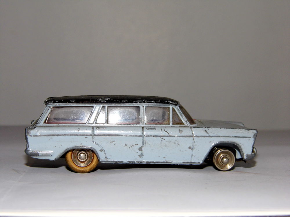 Dinky toys FIAT 1800 MECCANO 548 voiture collection vintage jouet ancien 