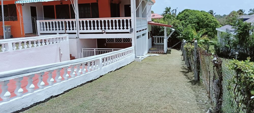Location Maison Bas de Villa de type F3 Petit-canal