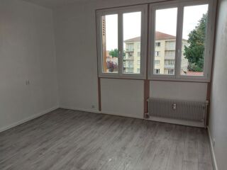  Appartement à louer 4 pièces 104 m²