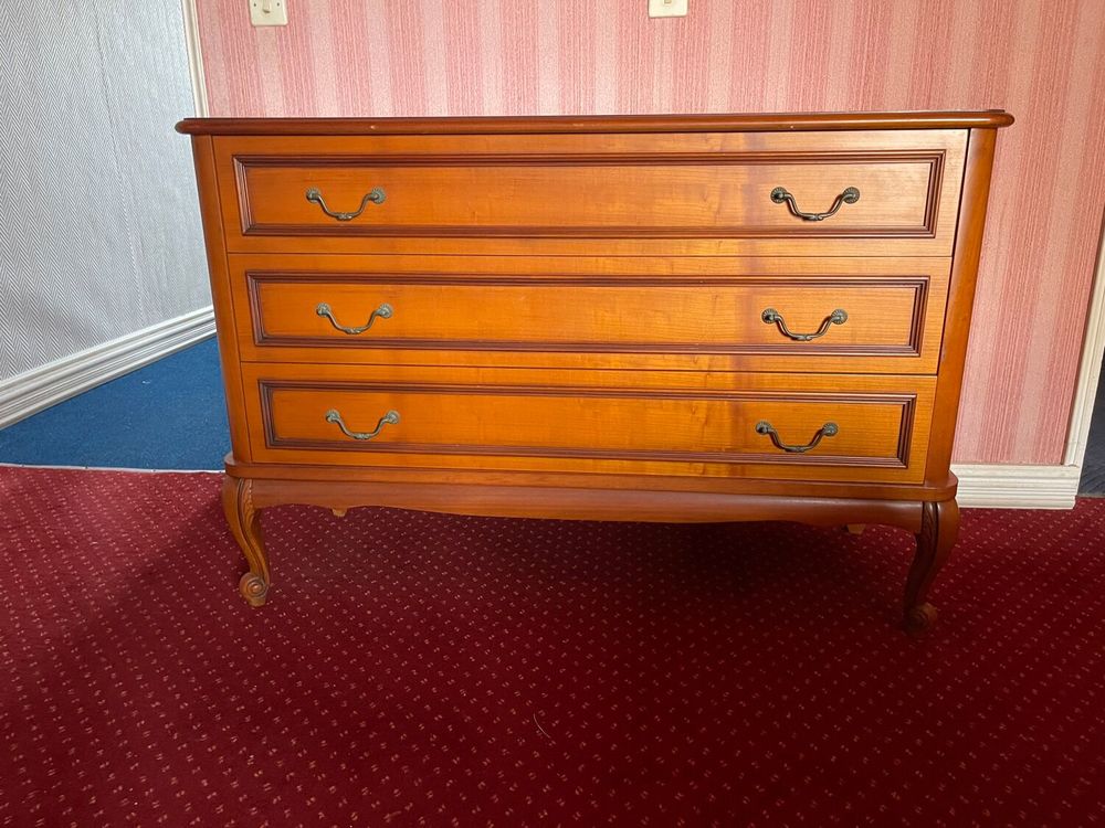 Commode 3 tiroirs style Louis XV ? teinte merisier Meubles