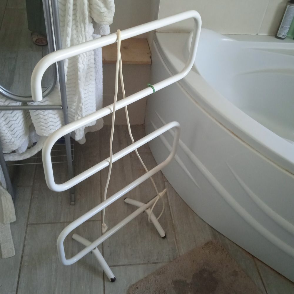 Seche serviette electrique 75 w branchement sur secteur tr&egrave;s Electroménager