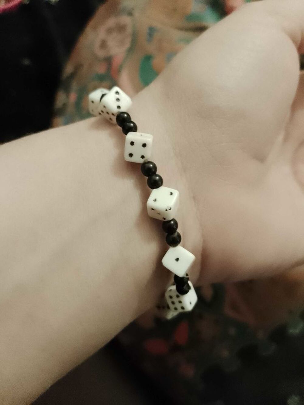 bracelet &eacute;lastique d&egrave;s blancs /noirs enfants. Bijoux et montres