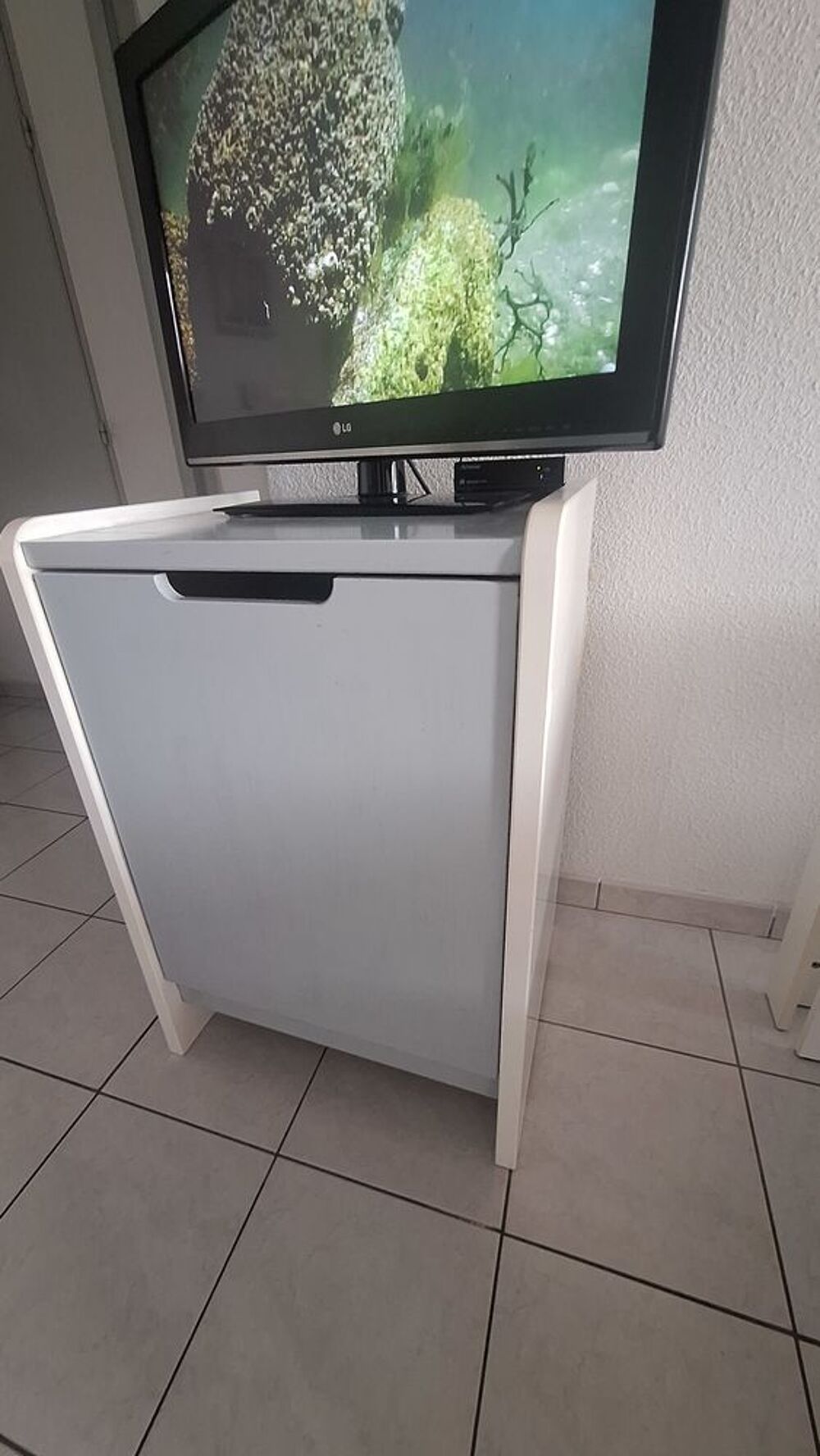 Table avec 2 bancs + meuble TV Meubles