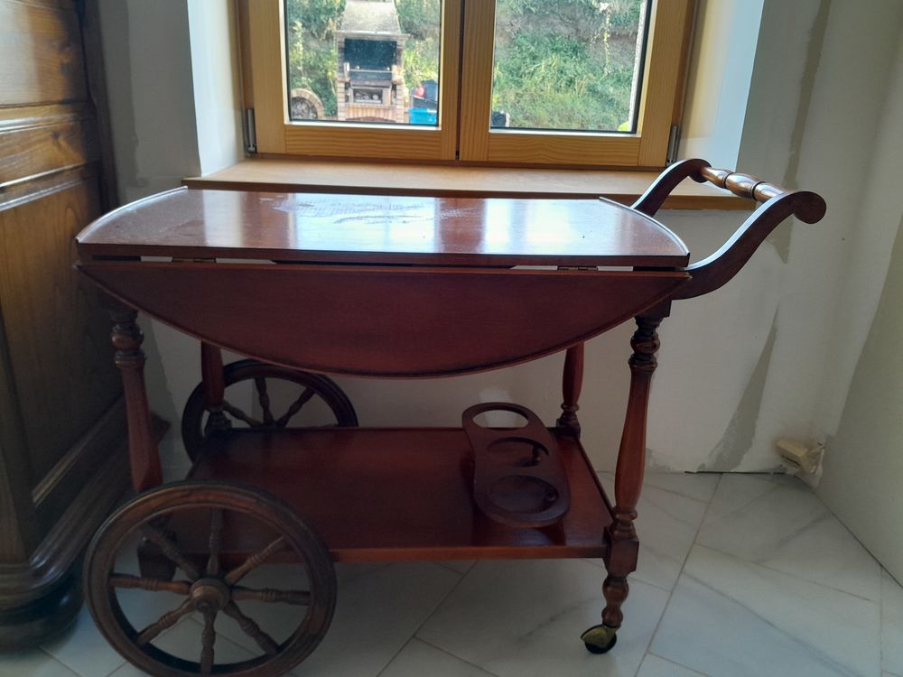 Av beau chariot bar pour service ou d&eacute;co Décoration