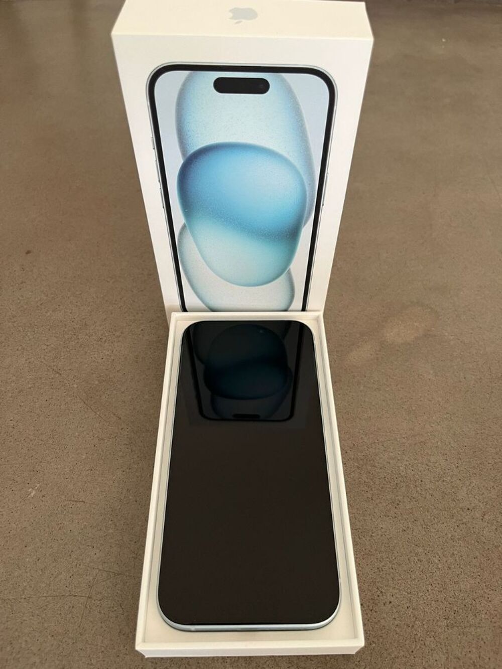 IPhone 15 bleu titane 128go Téléphones et tablettes