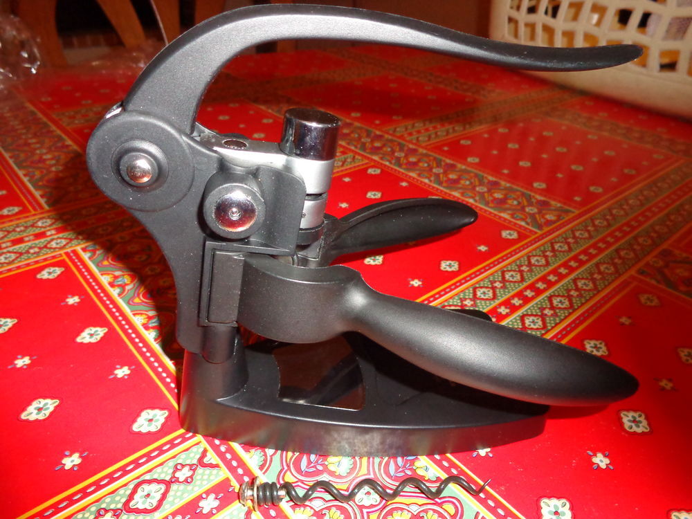 TIRE BOUCHONS avec son support notice Cuisine