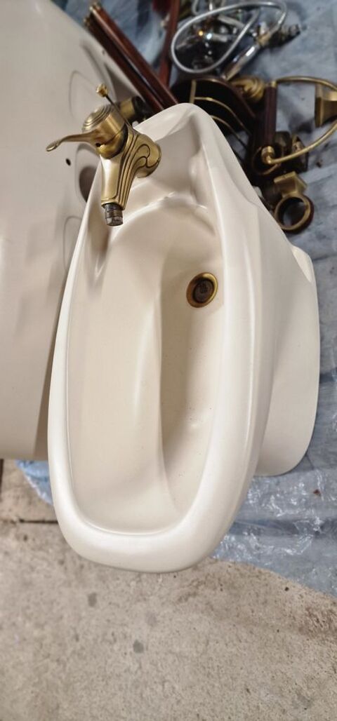 Bidet cramique robinetterie bronze vieilli 60 Luynes (37)