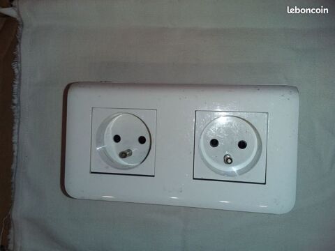 Cadre saillie horizontal  Mosaic  - Legrand avec 2PC 2P+T i 14 Serres-Castet (64)