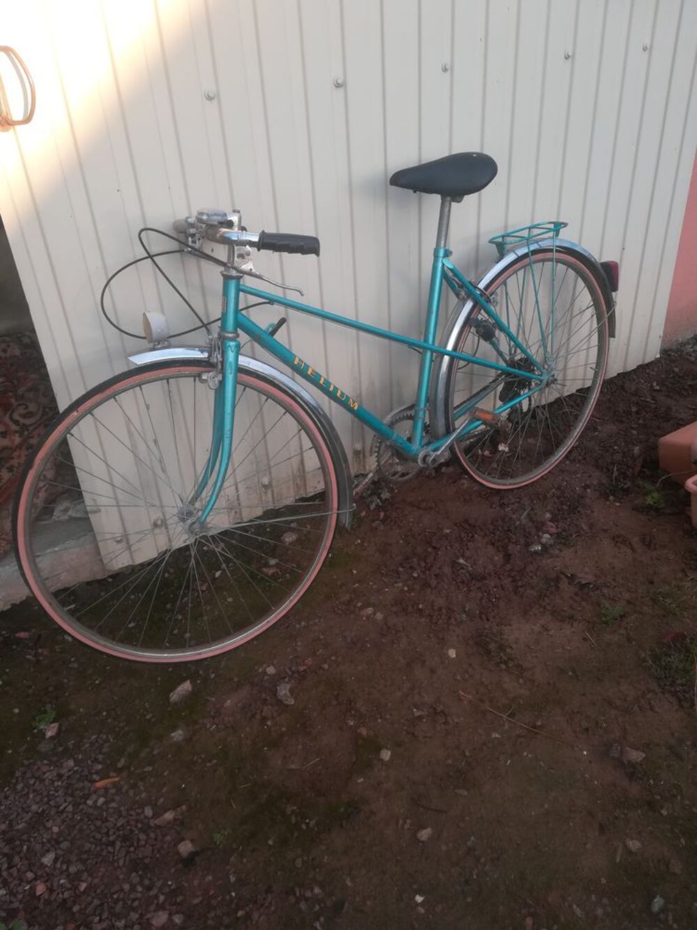 Deux v&eacute;los Vintage Peugeot 
Vélos