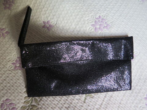 Pochette noire pailletée Guerlain 8 Neuilly-sur-Seine (92)