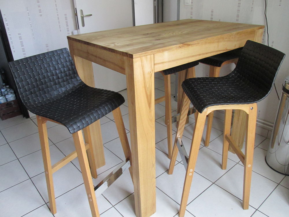 TABLE HAUTE + 4 CHAISES 
Meubles