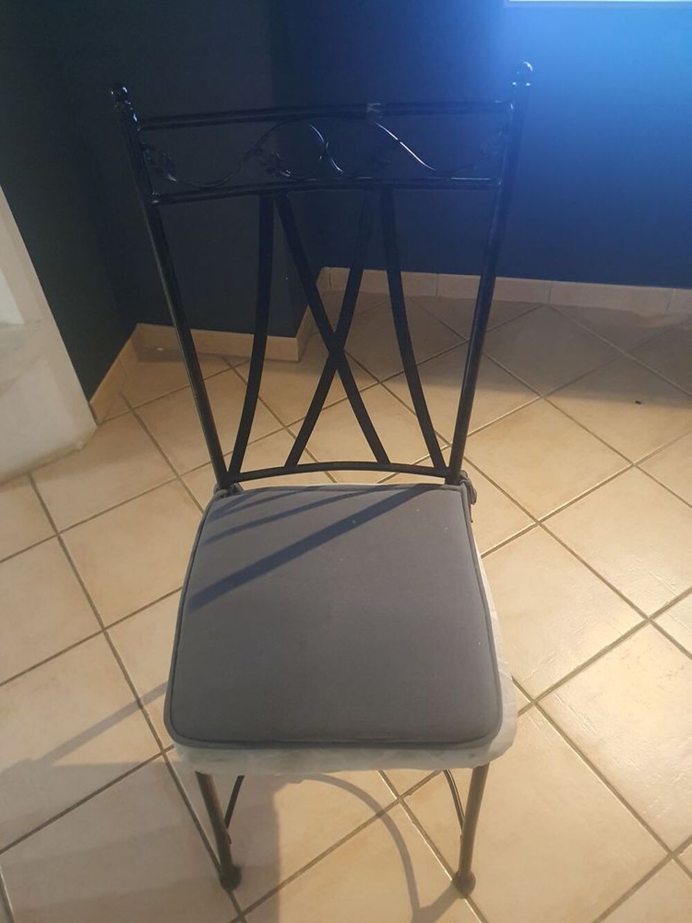 Salle &agrave; manger en pierre Meubles