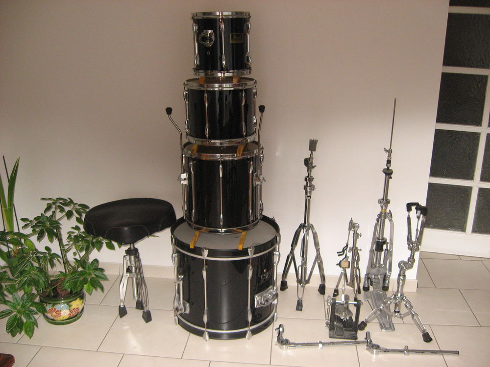 batterie acoustique peurl noir. Instruments de musique