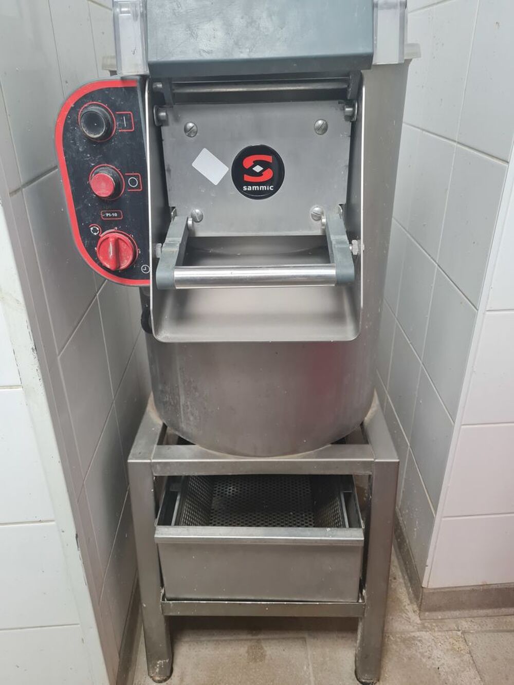 &Eacute;plucheuse &agrave; pomme de terre Electroménager