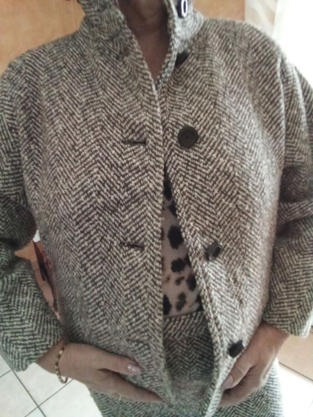 Tailleur fa&ccedil;on Chanel. Vêtements