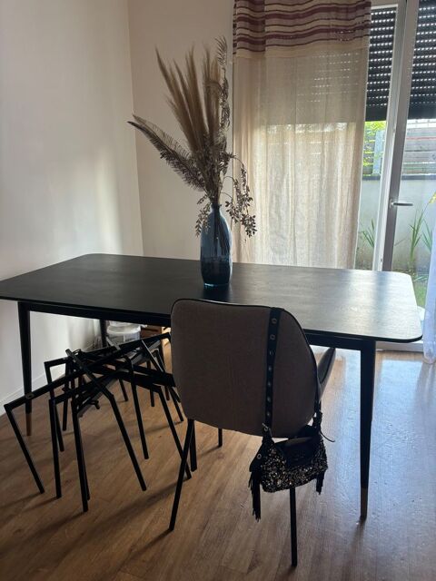 Table + chaises 700 Ambars-et-Lagrave (33)