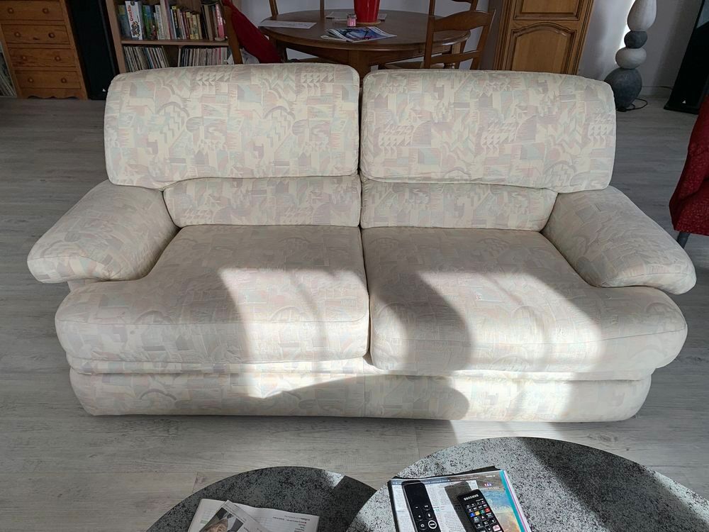 Salon : 1 canap&eacute; et 2 fauteuils Meubles