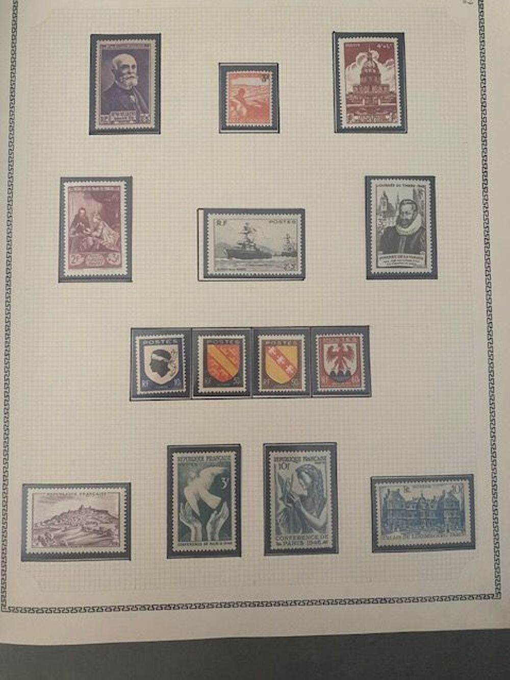 6 albums remplis de timbres divers 