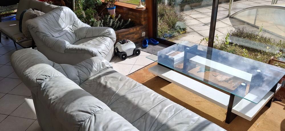 canap&eacute; angle 7 personnes +un fauteuil + une table basse Meubles