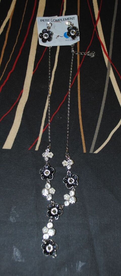 PARURE PENDENTIF ET SES BOUCLES ASSORTIES - Fleurs 0 Saint-Pierre-de-Buf (42)