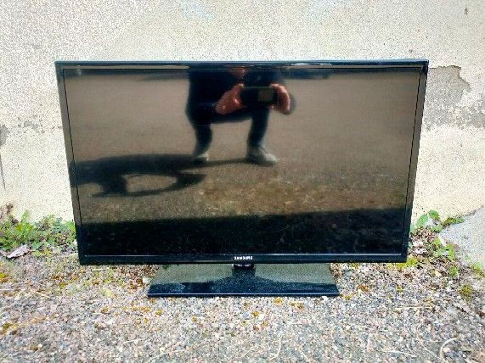 T&eacute;l&eacute;vision Samsung LED 32 pouces Tr&egrave;s bon &eacute;tat Photos/Video/TV