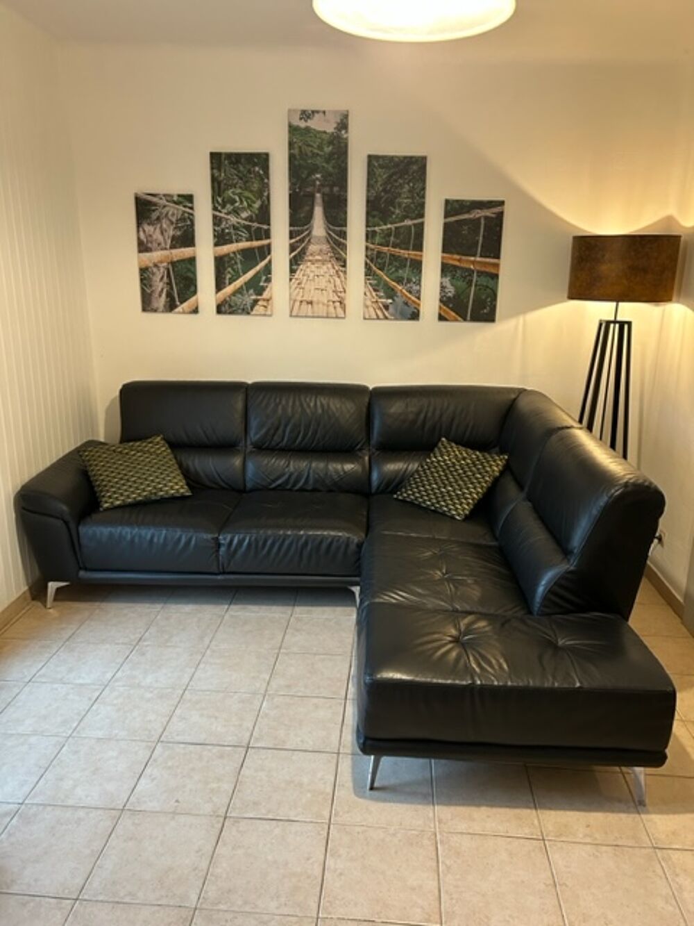 Canap&eacute; type cuir noir en TB&eacute;tat Meubles
