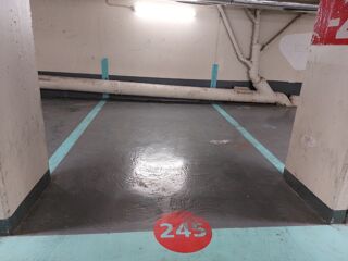  Parking / Garage  louer 15 m Paris