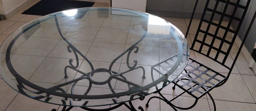 Table en verre et 4 chaises Meubles