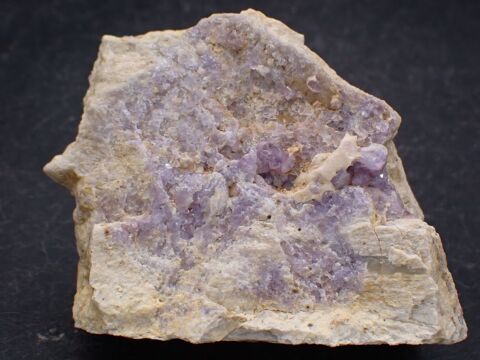 Cristaux de Fluorapatite violette & Quartz , Tr�guennec 0 Bertrichamps (54)