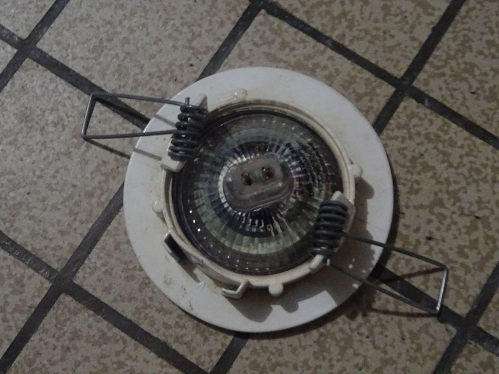 24 SPOTS AVEC AMPOULES 12V 35W Bricolage