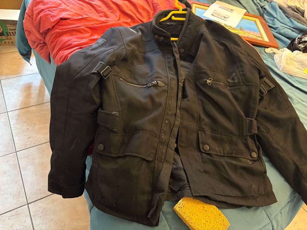 vestes motos tr&egrave;s bon &eacute;tat &agrave; un prix tr&egrave;s attractif Sports
