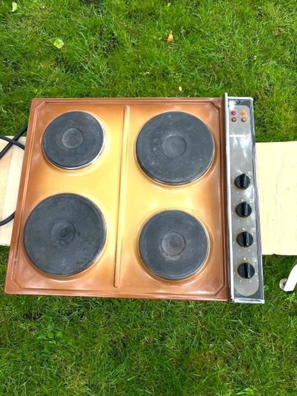 Plaques chauffantes &eacute;l&eacute;ctrique et mixte. 258 Electroménager