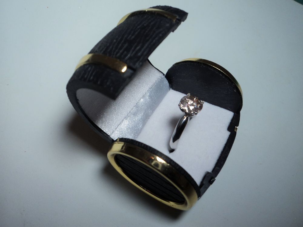 Bague en or 14k avec un diamant de couleur de 2.18 cts Bijoux et montres
