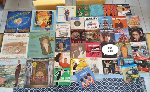 Lot de 36 vinyles (45 et 33 tours) 12 Ay (51)