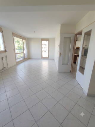 Appartement à louer 4 pièces 99 m²