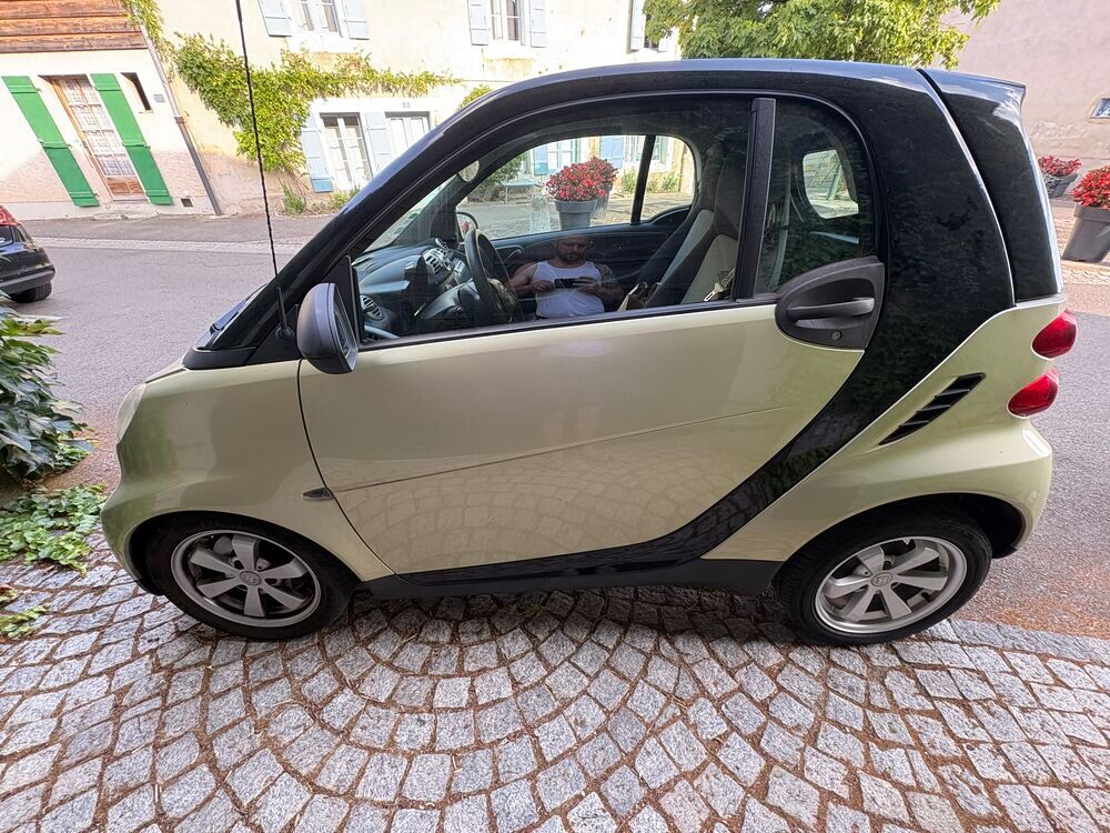 ForTwo Smart Coup&eacute; 1.0 61ch mhd Pure 2011 occasion 01630 Saint-Jean-de-Gonville