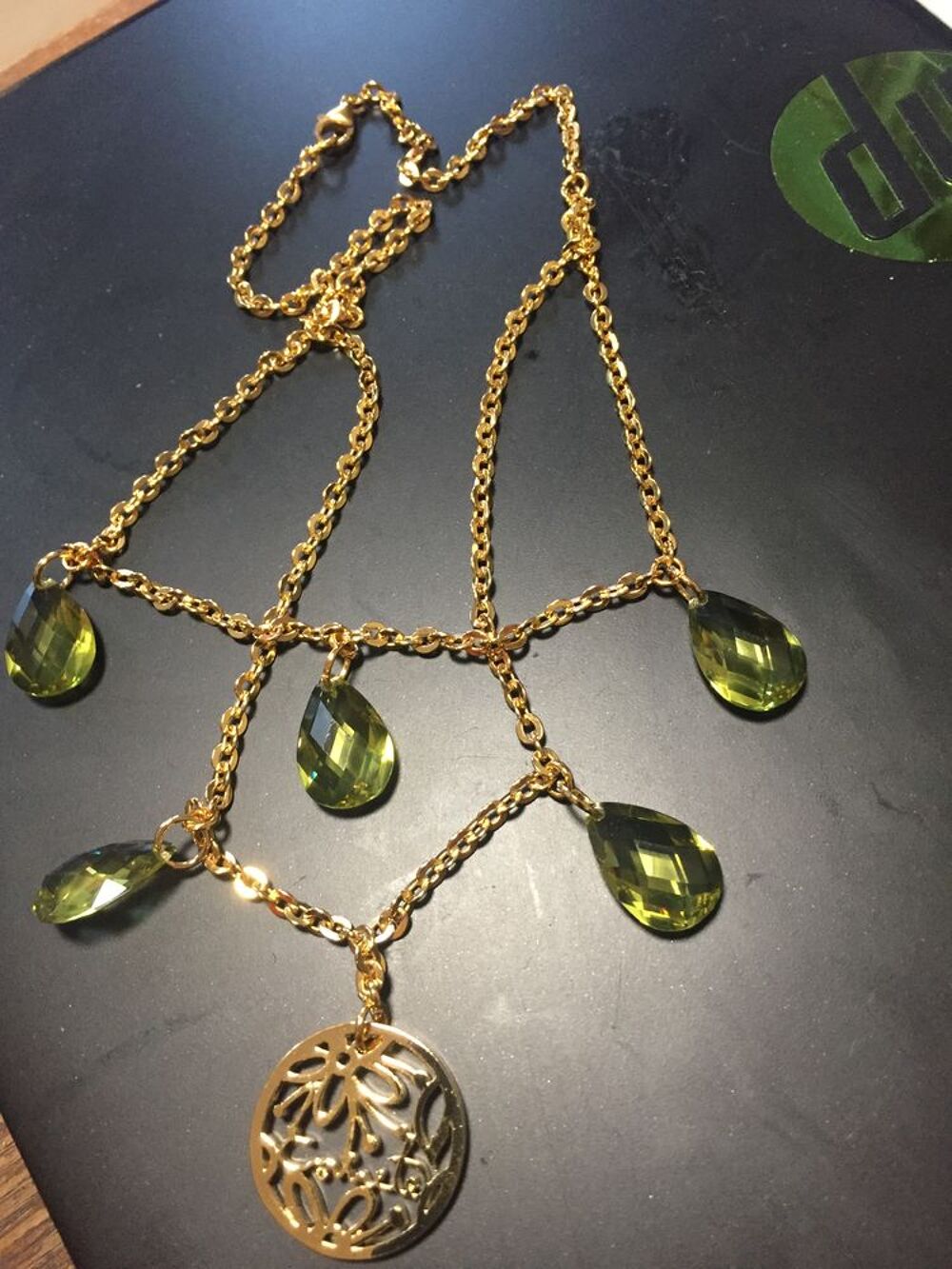 collier marque com&egrave;te UGLM 147 Bijoux et montres