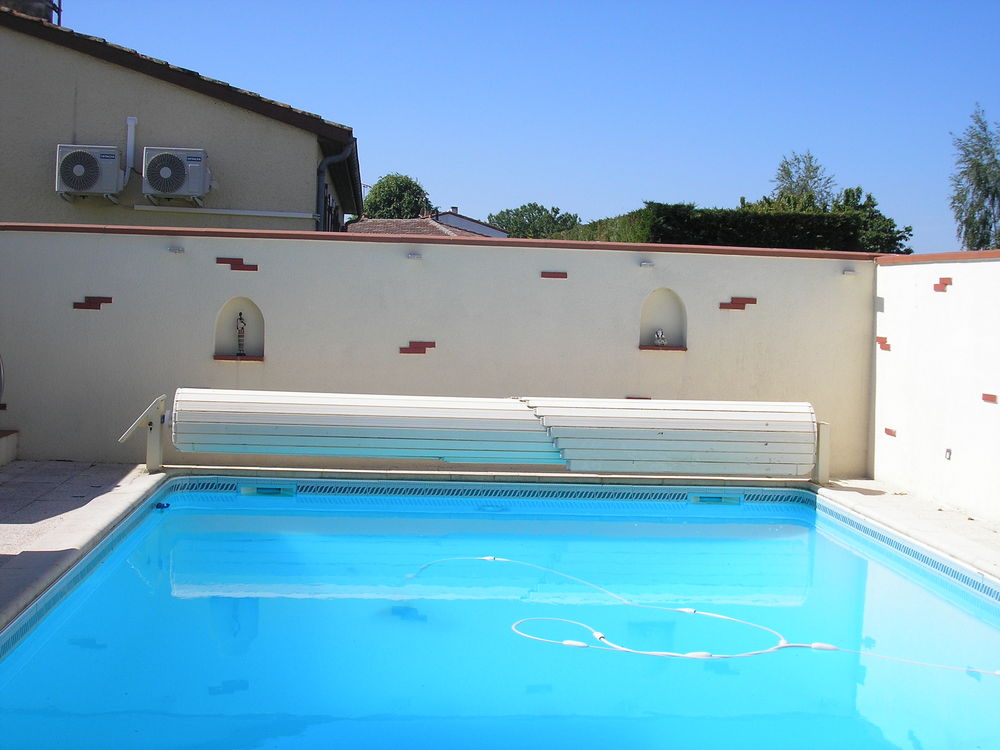 volet roulant &eacute;nergie solaire pour piscine de 10mx5m Sports