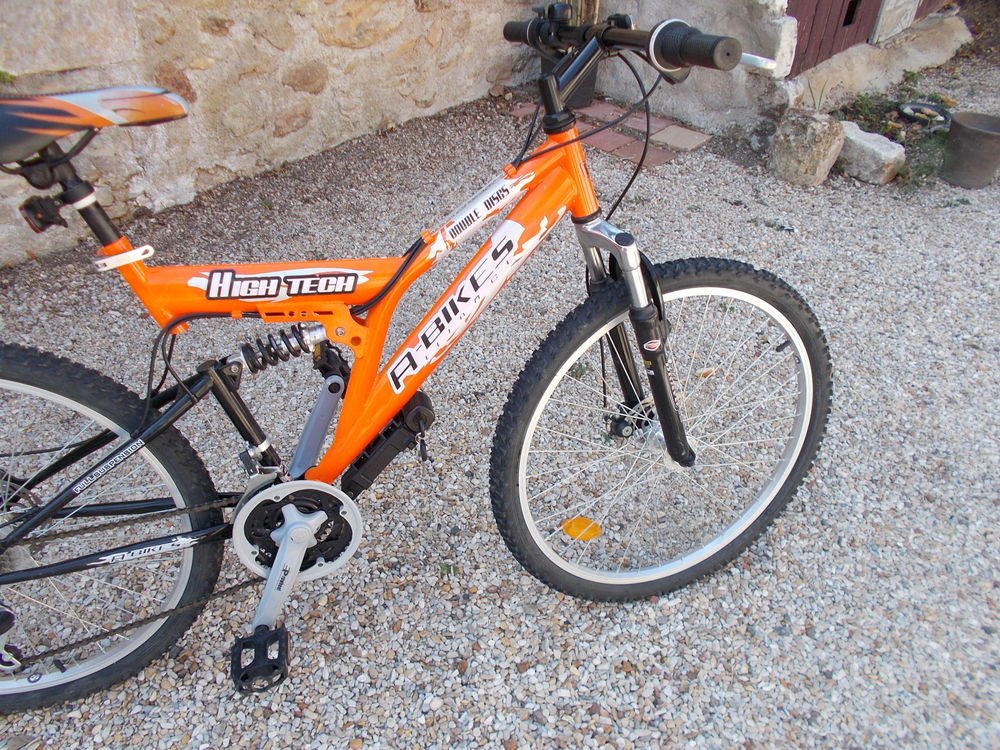 vtt a bikes lliance 26 pouces 2 freins a disque comme neuf Vélos
