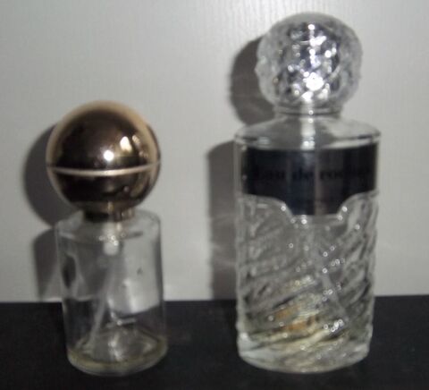 Flacons parfum eau de Rochas et Courrges vides 3 Colombier-Fontaine (25)