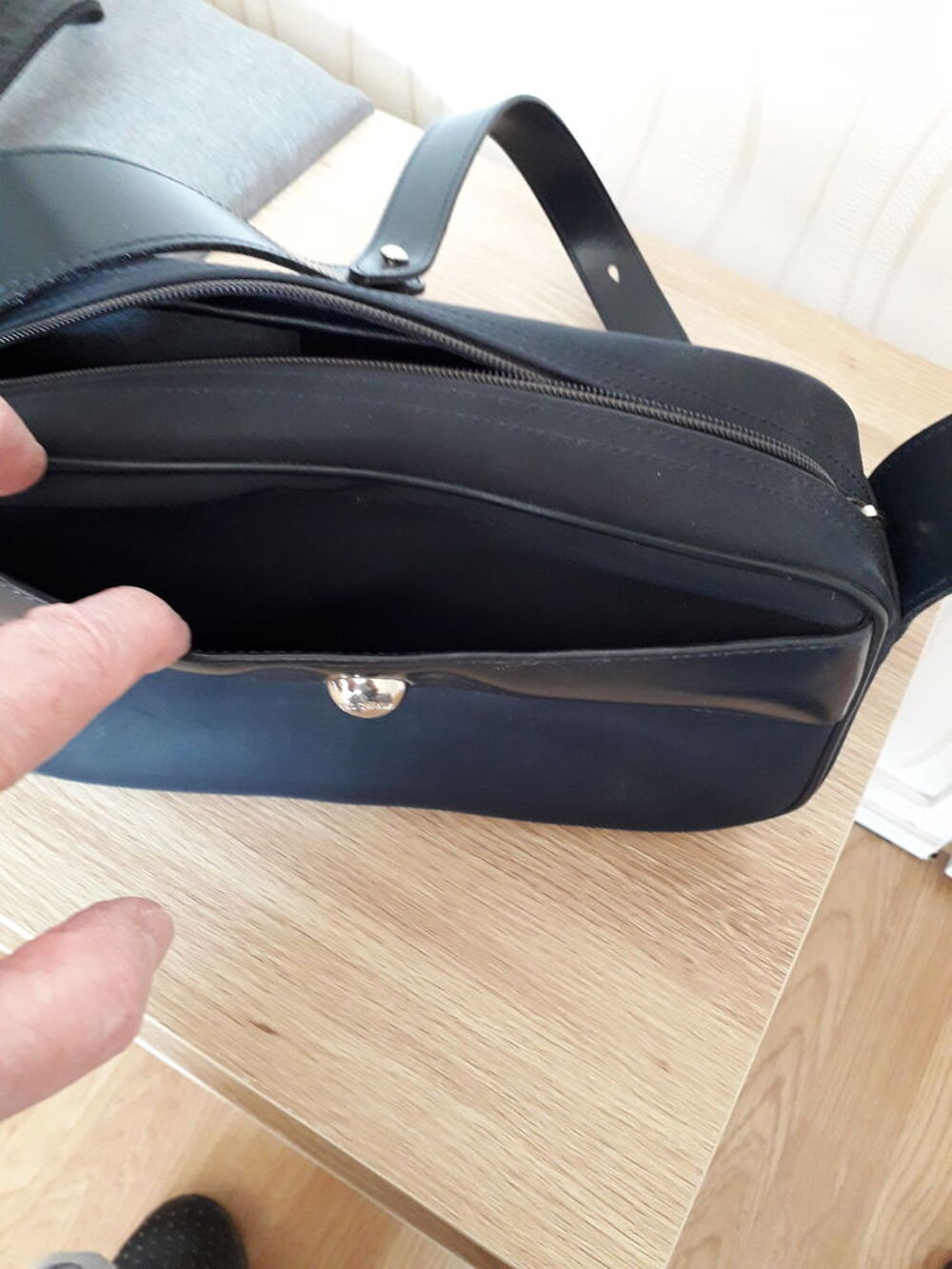 Sac LONGCHAMP bleu-marine. Maroquinerie